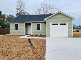 2903 Newport Cir in Newport, NC - Building Photo