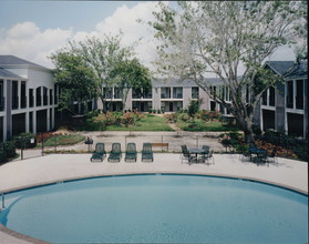 Southmore Park Apartments in Pasadena, TX - Building Photo - Building Photo