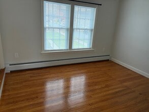 3 Cottage St, Unit 2nd floor in Danbury, CT - Foto de edificio - Building Photo