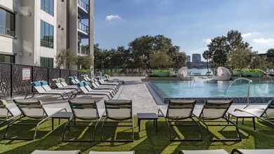 Lake House in Orlando, FL - Building Photo - Building Photo