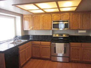 2325 Christy St in Tracy, CA - Building Photo - Building Photo