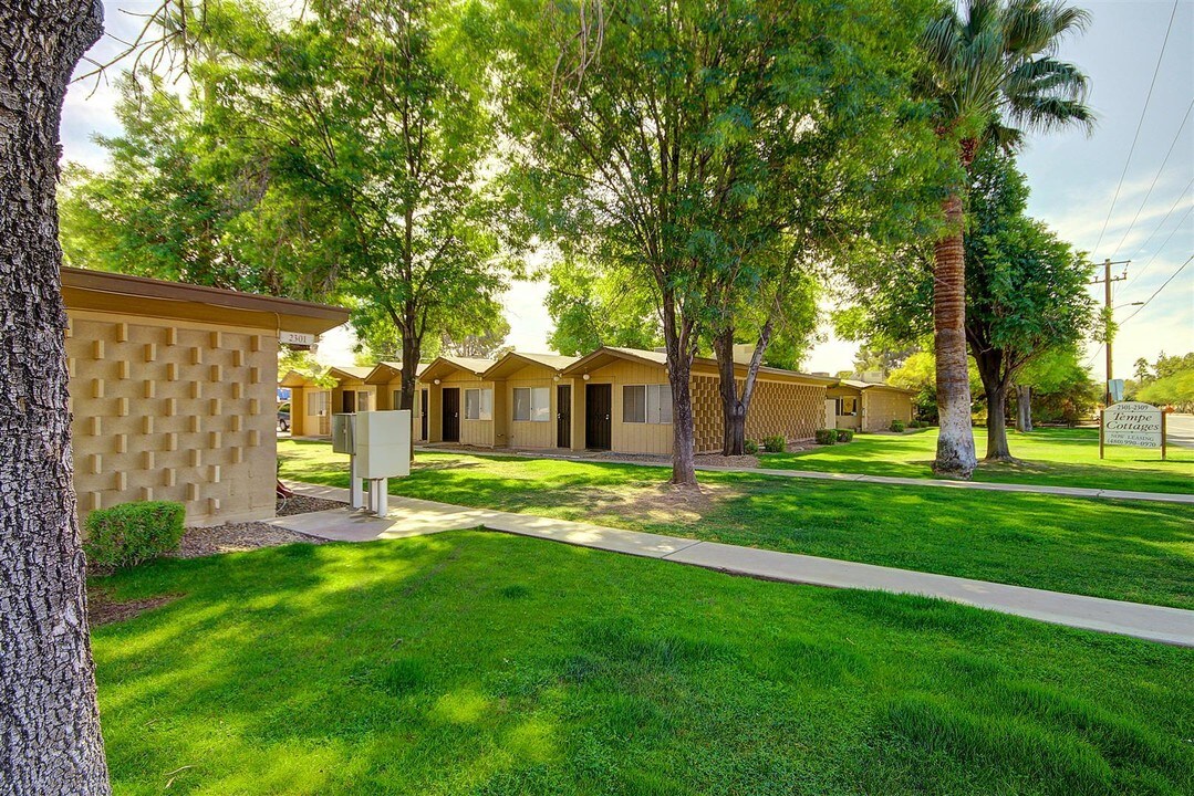 Tempe Cottages in Tempe, AZ - Building Photo