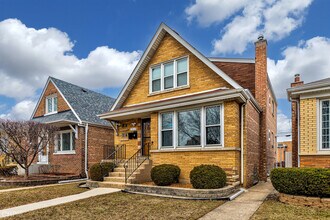 5812 W 63rd Pl in Chicago, IL - Building Photo - Building Photo