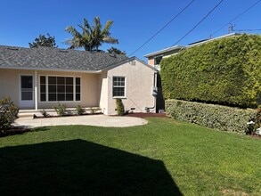 5818 E Scrivener St in Long Beach, CA - Foto de edificio - Building Photo