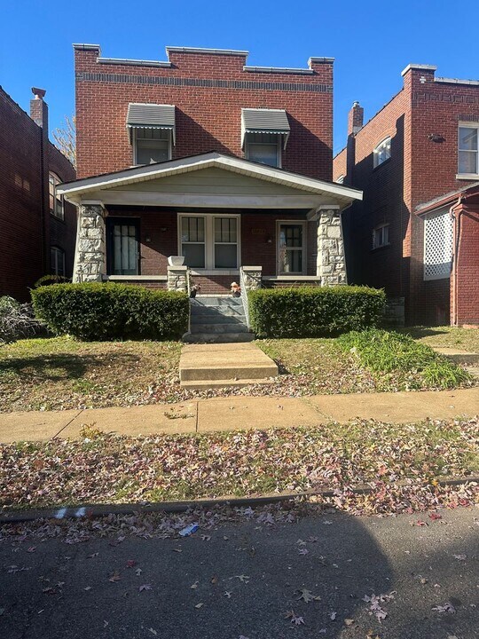 5847 Goener Ave in St. Louis, MO - Building Photo