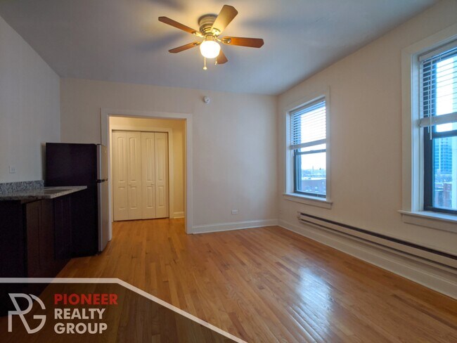618 W Patterson Ave, Unit 709 in Chicago, IL - Building Photo - Building Photo