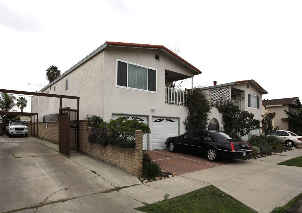 4751 Bancroft St in San Diego, CA - Building Photo