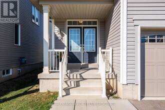 8719 Sourgum Ave in Niagara Falls, ON - Building Photo - Building Photo