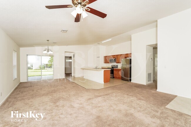 1481 SW Kamchatka Ave in Port St. Lucie, FL - Building Photo - Building Photo