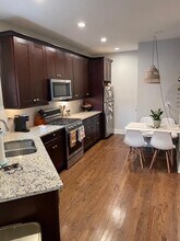 3704 N Janssen Ave in Chicago, IL - Building Photo - Building Photo