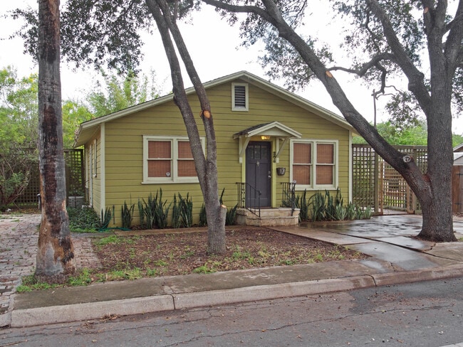 208 N 8th St in McAllen, TX - Building Photo - Building Photo