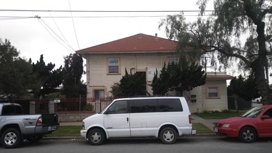 206 D Ave in National City, CA - Foto de edificio - Building Photo