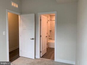 14036 Sunrise Valley Dr in Herndon, VA - Building Photo - Building Photo