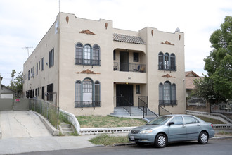 240 Robinson St in Los Angeles, CA - Building Photo - Primary Photo