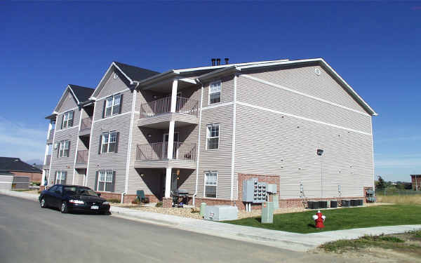 1221 Wren Ct in Longmont, CO - Building Photo