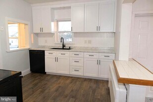 214 Trumbauersville Rd in Quakertown, PA - Building Photo