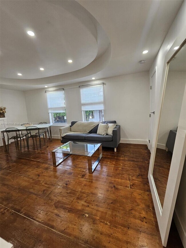 622 15th St in Miami Beach, FL - Foto de edificio - Building Photo