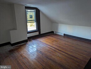 327 W Race St in Pottsville, PA - Building Photo - Building Photo