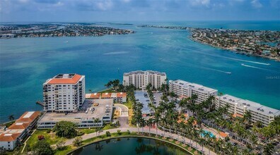 6105 Bahia Del Mar Cir in St. Petersburg, FL - Building Photo - Building Photo