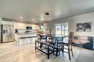 5117 Lansdale St in Caldwell, ID - Foto de edificio - Building Photo