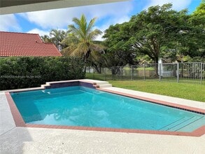 1099 Waterbrook Ln in Weston, FL - Building Photo - Building Photo