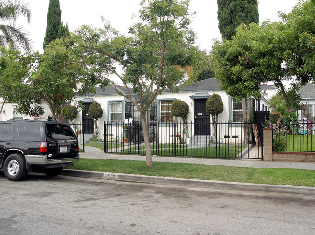 8933 Tope Ave in South Gate, CA - Foto de edificio - Building Photo