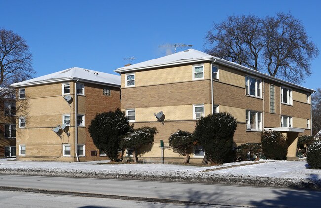 1305 E Roosevelt Rd in Wheaton, IL - Building Photo - Building Photo