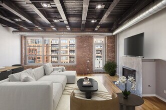 333 S Desplaines St in Chicago, IL - Building Photo - Building Photo