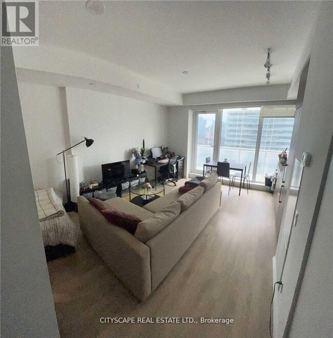 197 Yonge St in Toronto, ON - Building Photo - Building Photo