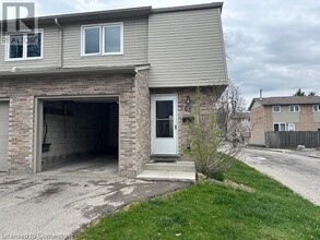 33 Rochelle Ave in Hamilton, ON - Building Photo - Building Photo