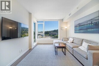 308 Morrissey Rd in Port Moody, BC - Building Photo - Building Photo