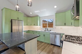 3208 W 80th St in Inglewood, CA - Building Photo - Building Photo