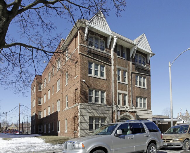 917 N 26th St in Milwaukee, WI - Foto de edificio - Building Photo