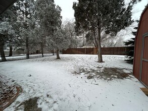 1043 12th Ave W in Dickinson, ND - Building Photo - Building Photo