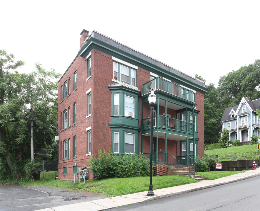 70 Walnut St in New Britain, CT - Building Photo