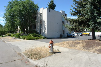 827 E Ermina in Spokane, WA - Building Photo - Building Photo