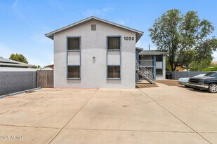 1050 W University Dr in Mesa, AZ - Building Photo