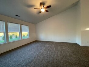 788 Robert Lavern St in Sutherlin, OR - Building Photo - Building Photo
