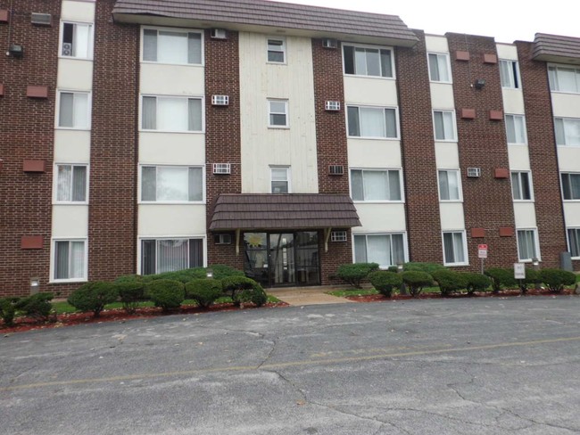 Torrence Tower Apartments in Calumet City, IL - Building Photo - Building Photo