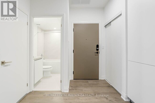 4015 The Exchange in Mississauga, ON - Building Photo - Building Photo