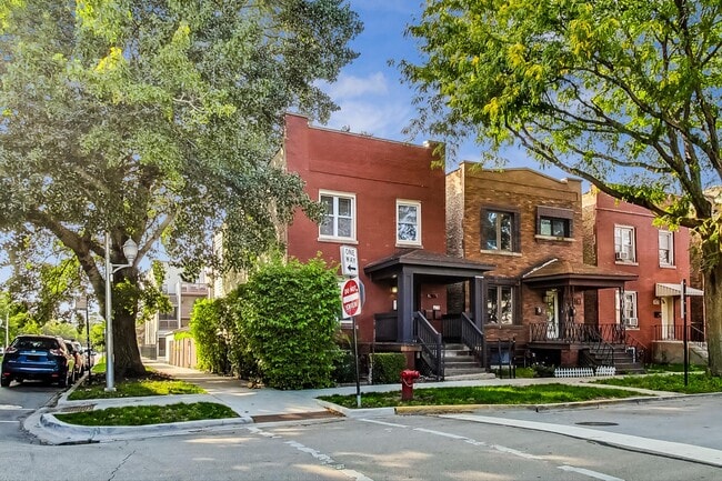 2700 N Artesian Ave, Unit 1 in Chicago, IL - Foto de edificio - Building Photo