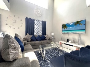321 Cabello Dr in Davenport, FL - Building Photo - Building Photo