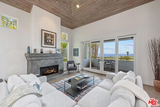 1312 Shoreline Dr in Santa Barbara, CA - Building Photo - Building Photo