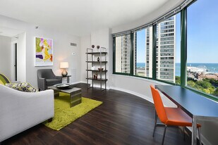 350 E Ohio St, Unit 34G in Chicago, IL - Building Photo