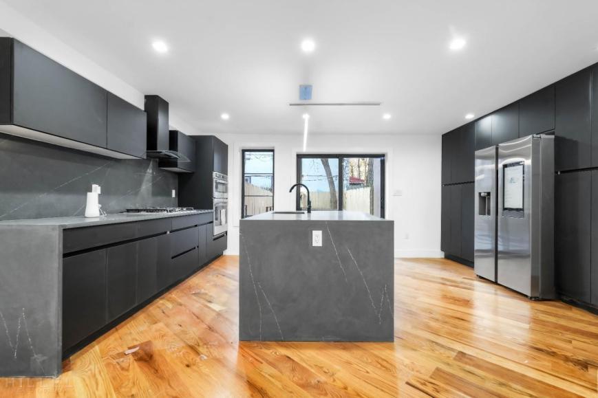 257A Tompkins Ave in Brooklyn, NY - Building Photo