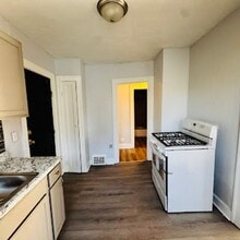 1333 E 188th St in Cleveland, OH - Building Photo - Building Photo