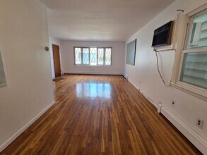 777 Montgomery St in Jersey City, NJ - Building Photo - Building Photo