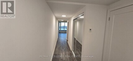 2 Manderley Dr in Toronto, ON - Building Photo - Building Photo