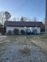 2335 US-411 in Etowah, TN - Building Photo