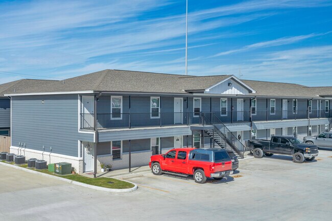 The Logan Apartments in Nederland, TX - Foto de edificio - Building Photo